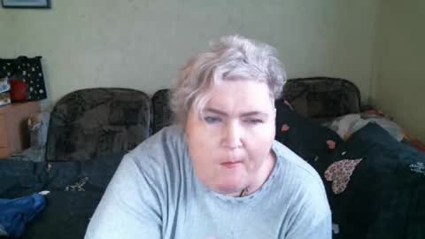 lanacat555 online show from November 9, 2025, 12:25 pm