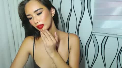 Snapshot of lanadel_hilton chatting on December 3, 2024, 12:24 am Lana online show from December 3, 2024, 12:24 am