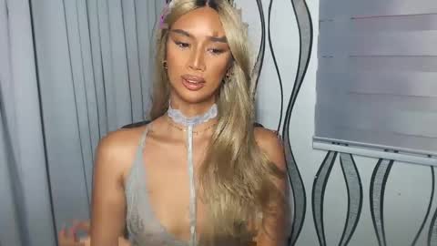 Snapshot of lanadel_hilton chatting on February 16, 2025, 2:54 pm Lana online show from February 16, 2025, 2:54 pm