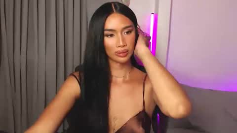 Snapshot of lanadel_hilton chatting on March 4, 2025, 7:32 pm Lana online show from March 4, 2025, 7:32 pm