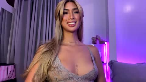 Snapshot of lanadel_hilton chatting on March 7, 2025, 4:57 am Lana online show from March 7, 2025, 4:57 am