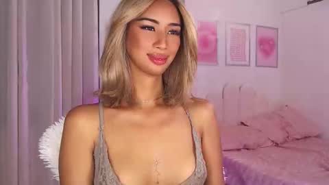 Snapshot of lanadel_hilton chatting on September 12, 2025, 2:22 am Lana online show from September 12, 2025, 2:22 am