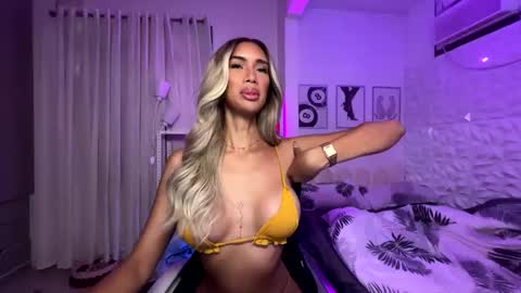 Snapshot of lanadel_hilton chatting on May 4, 2026, 10:39 pm Lana online show from May 4, 2026, 10:39 pm