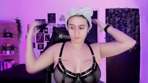 lanaherondale_ online show from December 16, 2025, 9:03 am