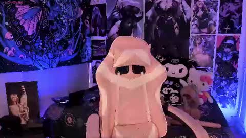 LanaKyutt666 online show from June 17, 2026, 6:42 pm