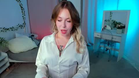 Lana online show from October 17, 2025, 9:50 pm