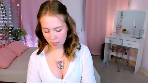 Lana online show from May 7, 2026, 9:53 pm