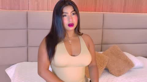 Lana online show from October 6, 2025, 7:22 pm