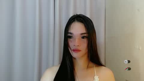 lanawyatt_ online show from December 8, 2024, 3:02 pm