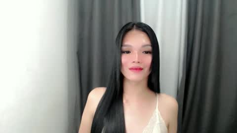 lanawyatt_ online show from September 18, 2025, 11:56 am