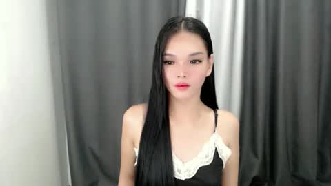 lanawyatt_ online show from March 18, 2026, 12:41 pm