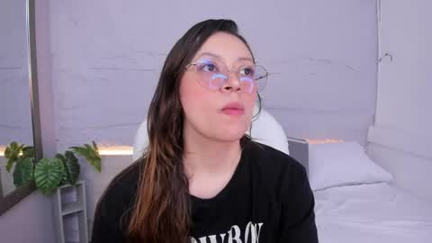 Snapshot of lanna_18_ chatting on May 19, 2026, 12:00 pm Lanna online show from May 19, 2026, 12:00 pm