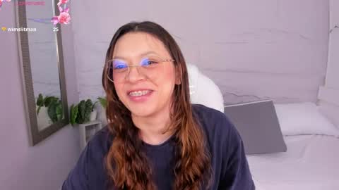 Snapshot of lanna_18_ chatting on May 21, 2026, 12:01 pm Lanna online show from May 21, 2026, 12:01 pm