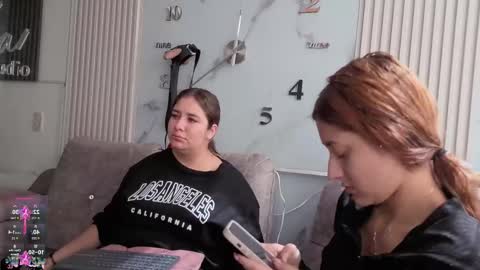 lanna_as online show from November 25, 2025, 2:28 pm