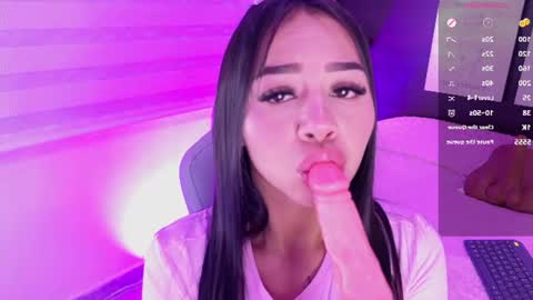 lanna_as online show from June 17, 2026, 2:14 am