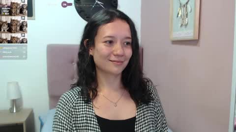 Snapshot of lanna_mills chatting on January 9, 2025, 4:49 pm Lanna online show from January 9, 2025, 4:49 pm