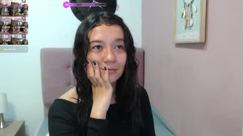 Snapshot of lanna_mills chatting on February 12, 2025, 1:37 pm Lanna online show from February 12, 2025, 1:37 pm