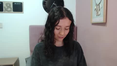 Snapshot of lanna_mills chatting on March 6, 2025, 1:35 pm Lanna online show from March 6, 2025, 1:35 pm