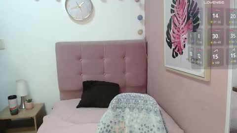 Lanna online show from November 22, 2025, 1:10 pm