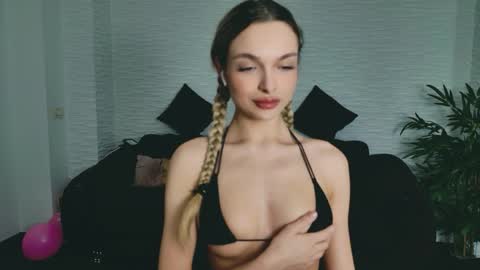 Snapshot of lannaskyy chatting on April 9, 2026, 6:13 pm Lanna online show from April 9, 2026, 6:13 pm