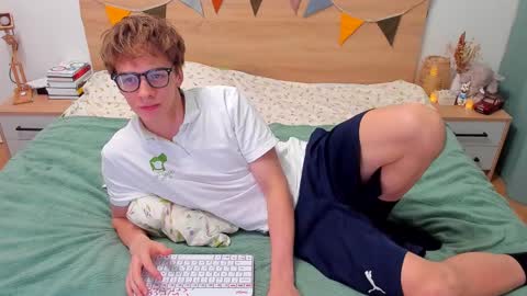 Snapshot of lanny_fandi chatting on October 2, 2025, 4:47 pm Fandi online show from October 2, 2025, 4:47 pm