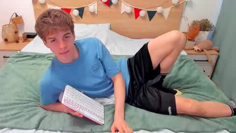 Fandi online show from November 18, 2025, 7:24 am