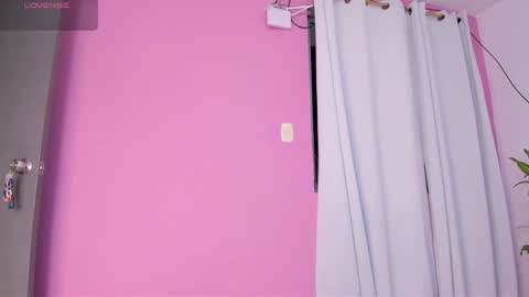 lapeligrosa_ online show from December 13, 2024, 12:06 pm