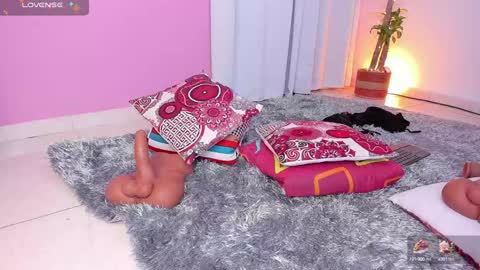 lapeligrosa_ online show from December 17, 2024, 4:00 pm
