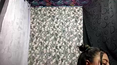 lapeligrosa_ online show from May 3, 2026, 12:49 am