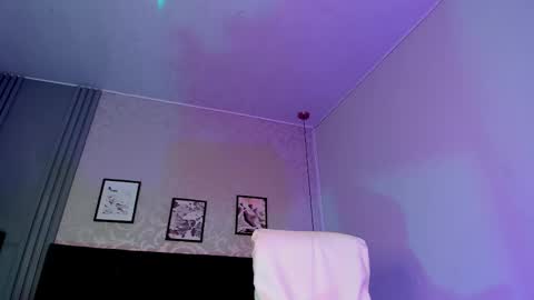 Lara online show from March 4, 2025, 1:23 am