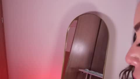 Snapshot of lara_bombshelll chatting on February 9, 2026, 2:04 am Lara online show from February 9, 2026, 2:04 am