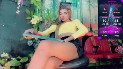 Snapshot of lara_brunette chatting on December 6, 2024, 5:33 pm Lara Brunette  online show from December 6, 2024, 5:33 pm