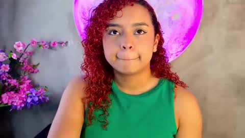 Snapshot of lara_curly chatting on June 17, 2026, 10:06 am lara_curly online show from June 17, 2026, 10:06 am