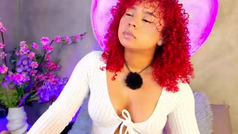Snapshot of lara_curly chatting on June 19, 2026, 10:19 am lara_curly online show from June 19, 2026, 10:19 am