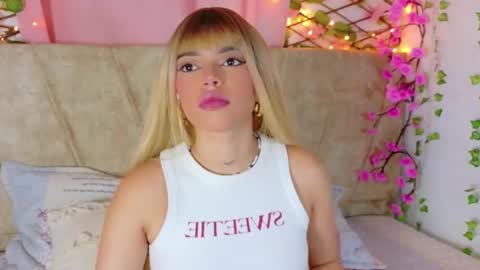 Snapshot of lara_gil_ chatting on March 3, 2026, 7:53 pm Lara Gill online show from March 3, 2026, 7:53 pm