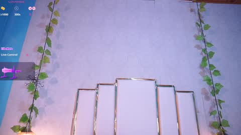 Snapshot of lara_giraldo chatting on December 20, 2024, 4:09 am Hello Guys I am Lara Giraldo WELCOME To my room online show from December 20, 2024, 4:09 am