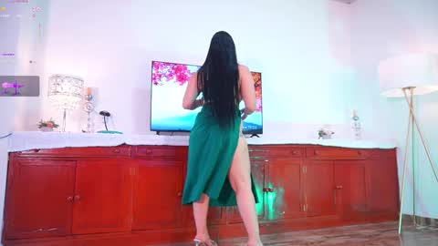 Snapshot of lara_giraldo chatting on October 17, 2025, 12:01 am Hello Guys I am Lara Giraldo  WELCOME To my room online show from October 17, 2025, 12:01 am