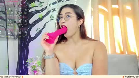      700  200   online show from November 10, 2025, 7:57 pm