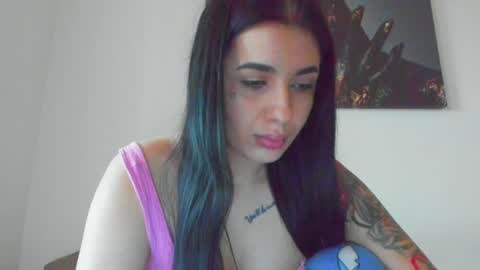 Lara online show from January 25, 2025, 2:14 pm