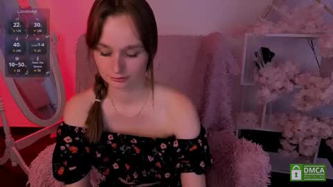 Lara online show from September 15, 2025, 9:37 pm