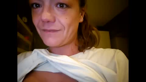 Snapshot of laraa333 chatting on October 6, 2025, 11:35 pm Little online show from October 6, 2025, 11:35 pm