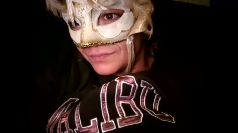 Snapshot of laraa333 chatting on October 11, 2025, 11:14 pm Little online show from October 11, 2025, 11:14 pm