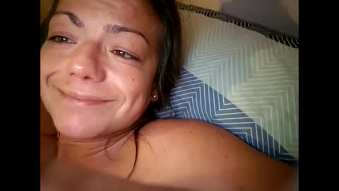 Snapshot of laraa333 chatting on October 13, 2025, 6:02 am Little online show from October 13, 2025, 6:02 am