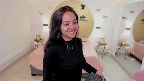 Snapshot of laraa_rous chatting on October 14, 2025, 8:20 pm lara online show from October 14, 2025, 8:20 pm