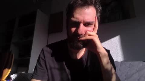 laraaan online show from November 16, 2025, 12:11 pm