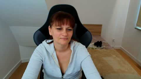 Snapshot of laraamoon chatting on March 30, 2026, 3:24 pm laraamoon online show from March 30, 2026, 3:24 pm