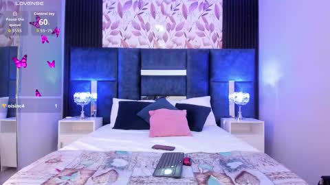 Snapshot of larabrook chatting on November 7, 2025, 8:53 pm Lara online show from November 7, 2025, 8:53 pm