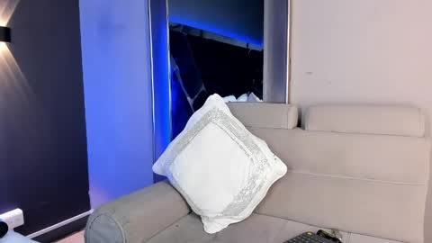 Lara online show from June 6, 2026, 6:23 pm