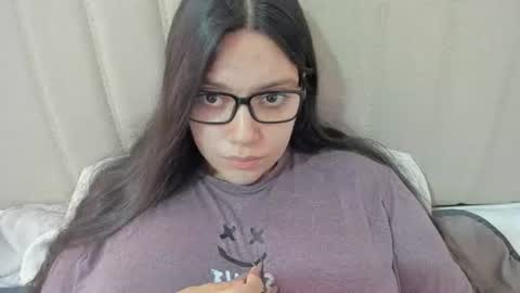 Snapshot of laracamille chatting on February 8, 2025, 2:16 pm lara online show from February 8, 2025, 2:16 pm