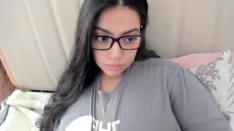 lara online show from December 15, 2025, 2:43 pm